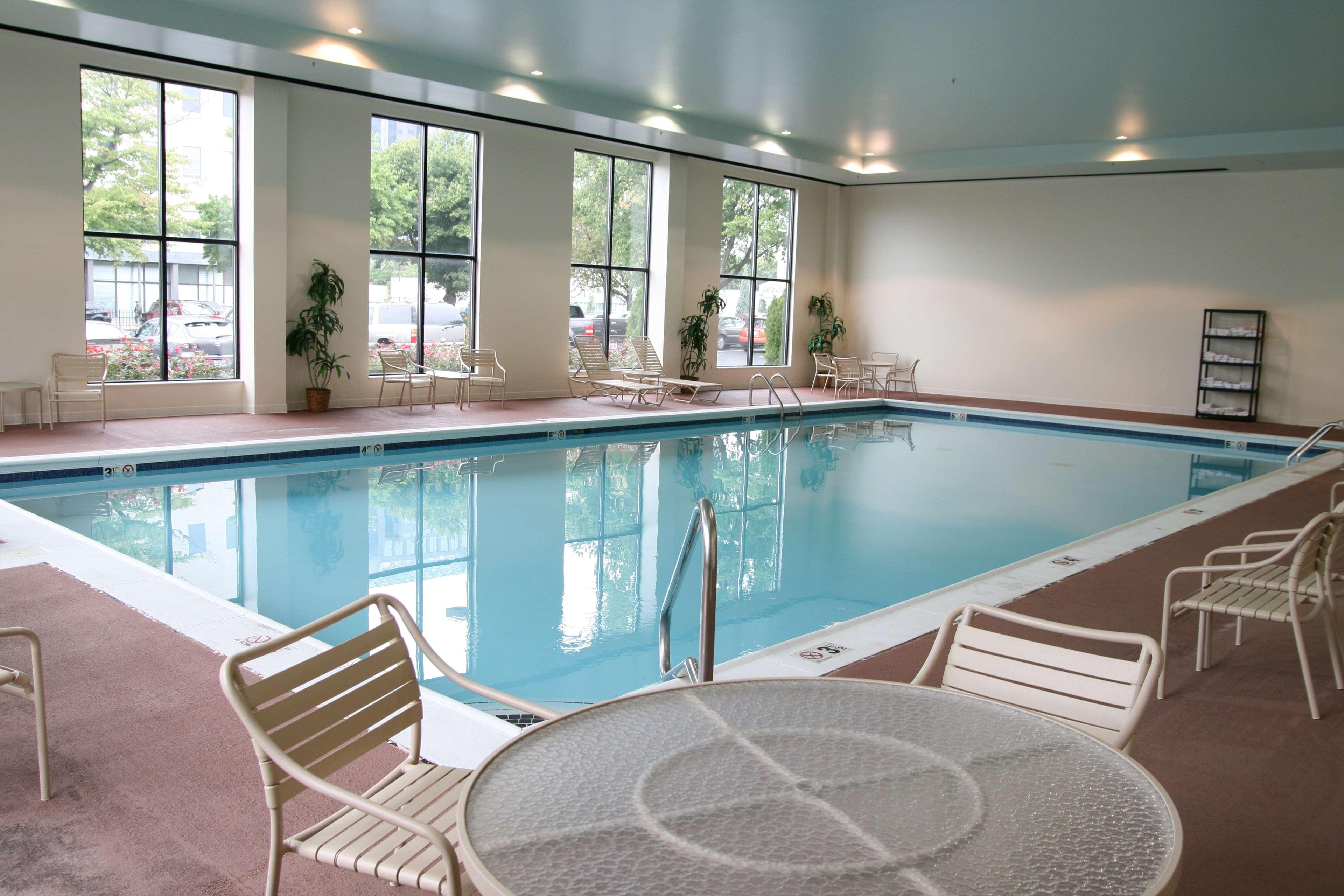 Hampton Inn Louisville Downtown Eksteriør billede