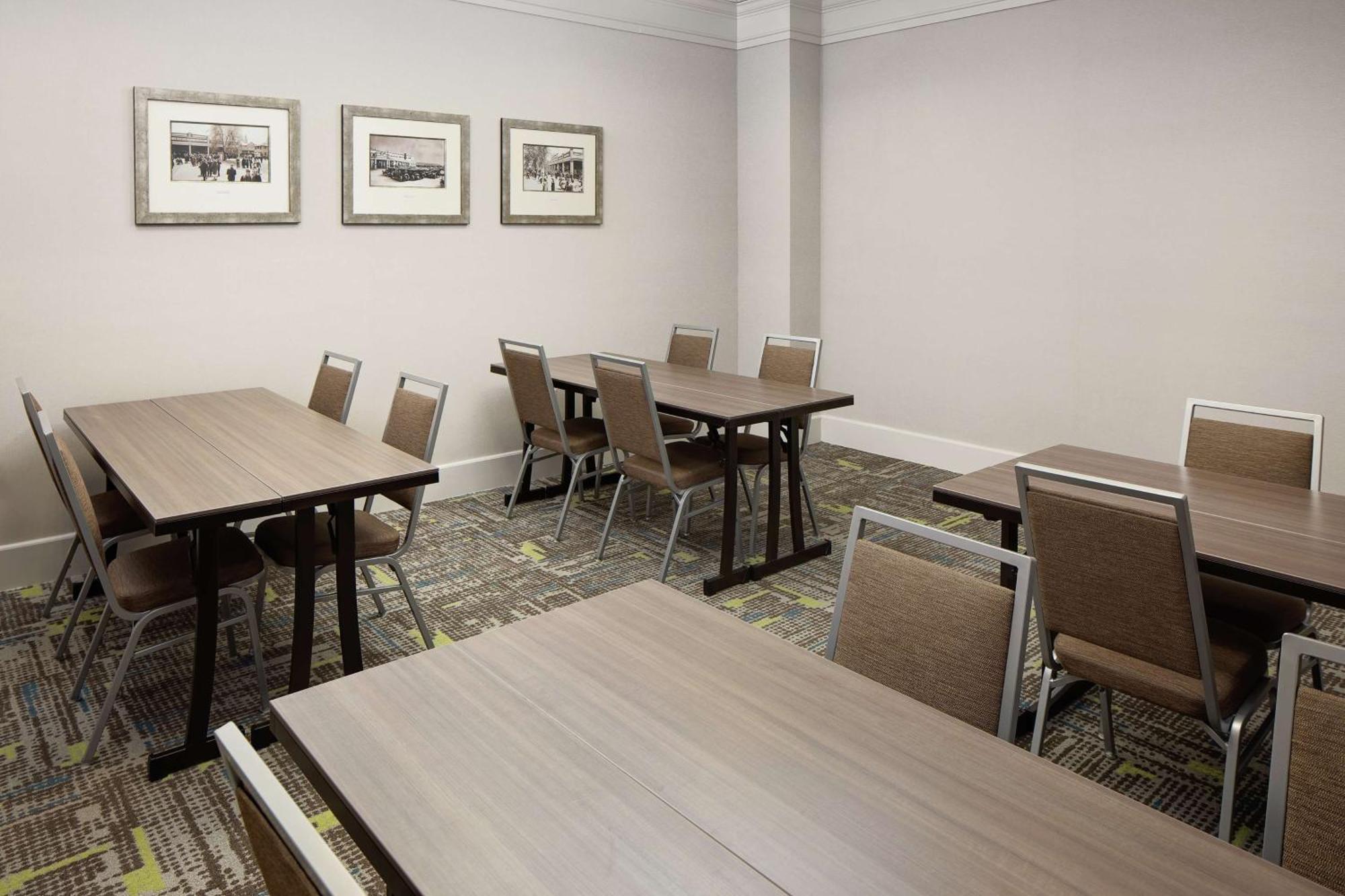Hampton Inn Louisville Downtown Eksteriør billede