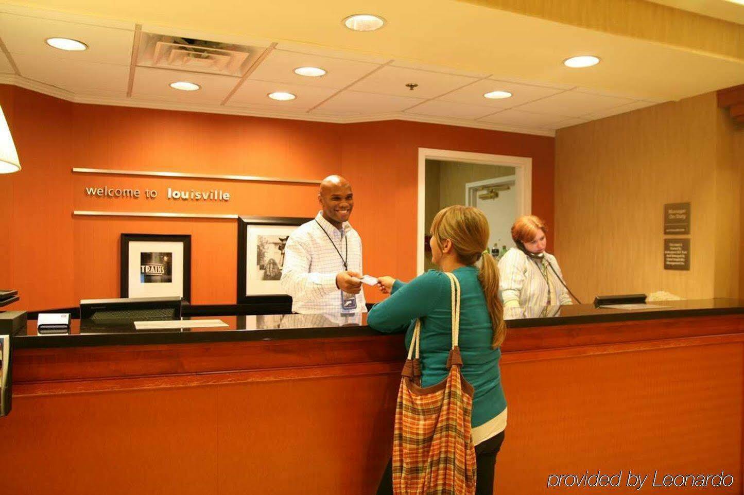 Hampton Inn Louisville Downtown Eksteriør billede